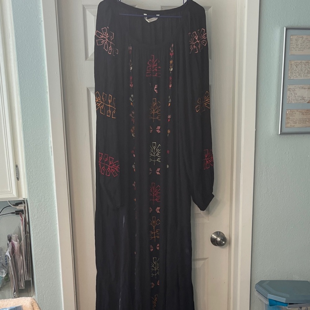 Chic Black Long Sleeve Dress with Vibrant Embroidery